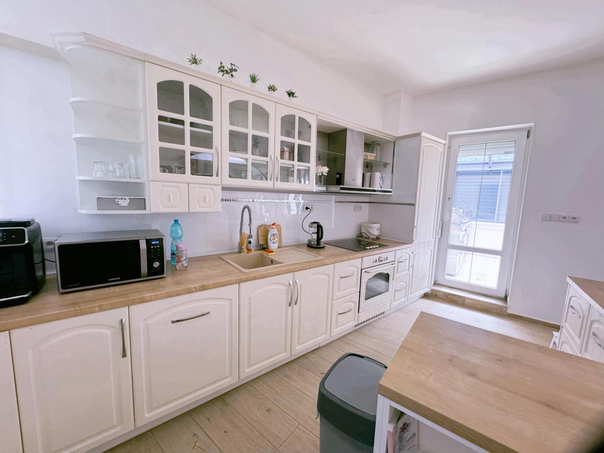 Bed & Breakfast Biomade Prague